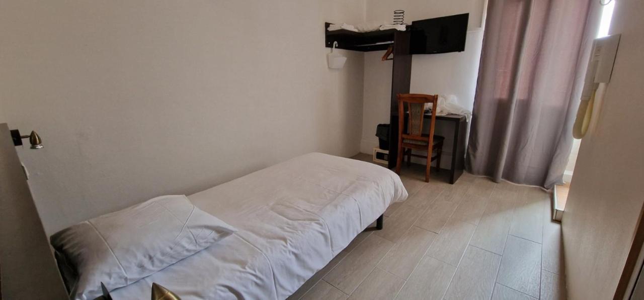 לה רושל Hotel Les Rosiers מראה חיצוני תמונה