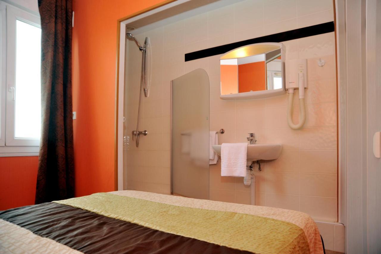 לה רושל Hotel Les Rosiers מראה חיצוני תמונה